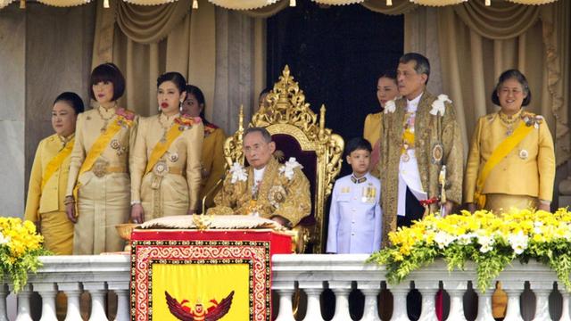 巨額財富力壓沙特，泰國王室的錢從哪裡來？
