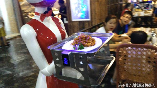不用做飯啦！ 機器人9秒做好披薩